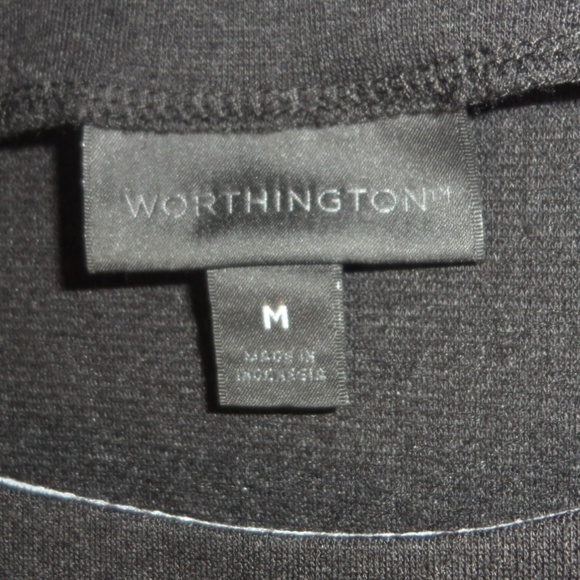 Geometric Cut Out Front Focus Pattern - Picture 8 of 8